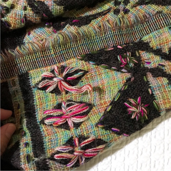 Anthropologie & Urban Outfitters 100% Wool Shawl Scarf Multicolored & Textured - Picture 12 of 13